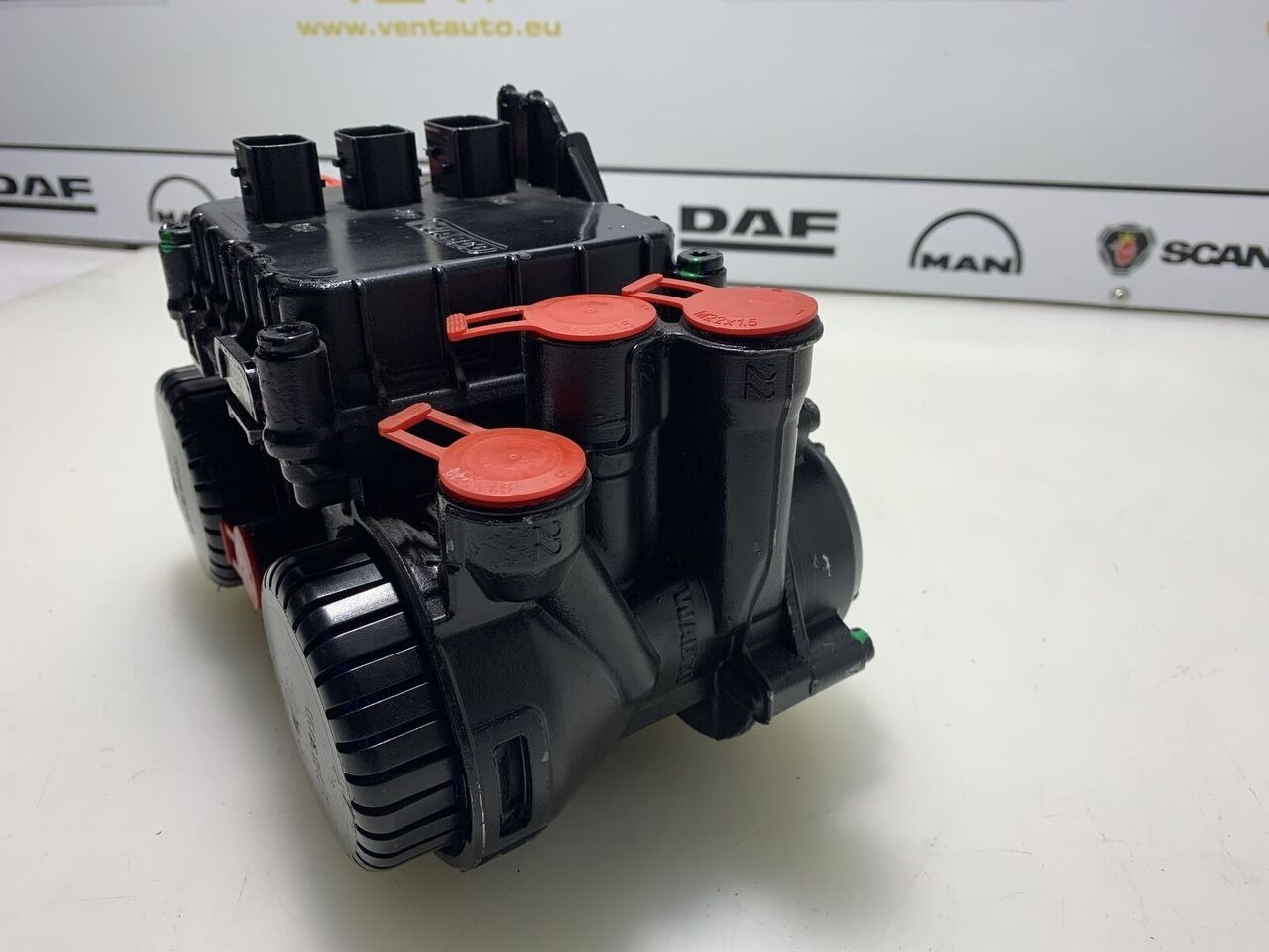 DAF XF 106 1818832 1867002   DAF XF 106 truck - Valve de frein pour Camion: photos 3 DAF XF 106 1818832 1867002   DAF XF 106 truck - Valve de frein pour Camion: photos 3