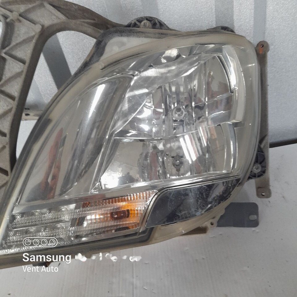 DAF XF 106 1939777 / 1798448 LH DAF 1939777 / 1798448 LH truck - Feu avant pour Camion: photos 2 DAF XF 106 1939777 / 1798448 LH DAF 1939777 / 1798448 LH truck - Feu avant pour Camion: photos 2