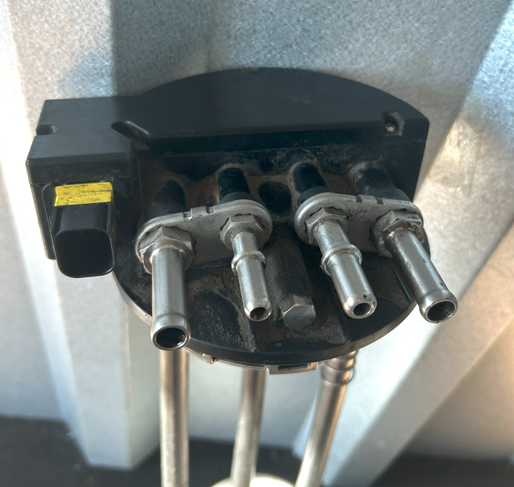 DAF XF 106 TEMPERATURE AND ADBLUE LEVEL SENSOR - Capteur: photos 2 DAF XF 106 TEMPERATURE AND ADBLUE LEVEL SENSOR - Capteur: photos 2