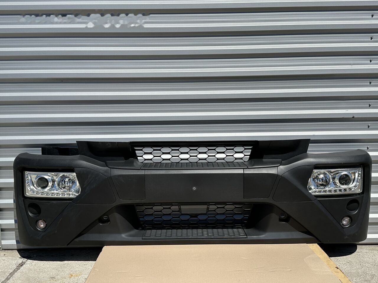 IVECO EUROCARGO/ 5801690602 / 5801745452 / 5801745449 IVECO 5801690602 / 5801745452 / 5801745449 - Pare-chocs pour Camion: photos 1 IVECO EUROCARGO/ 5801690602 / 5801745452 / 5801745449 IVECO 5801690602 / 5801745452 / 5801745449 - Pare-chocs pour Camion: photos 1