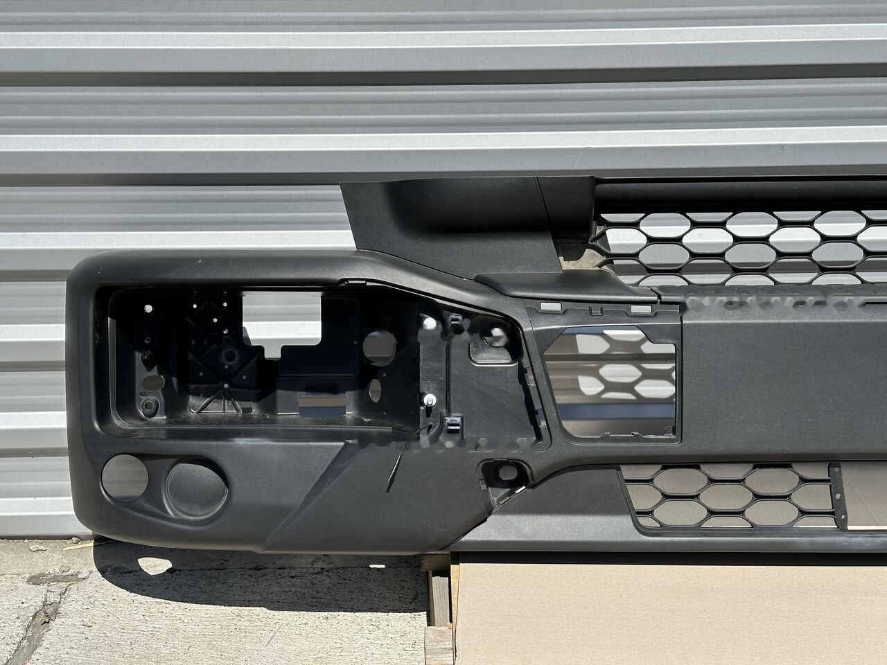 IVECO EUROCARGO 5801696199 IVECO 5801696199 - Pare-chocs pour Camion: photos 2 IVECO EUROCARGO 5801696199 IVECO 5801696199 - Pare-chocs pour Camion: photos 2