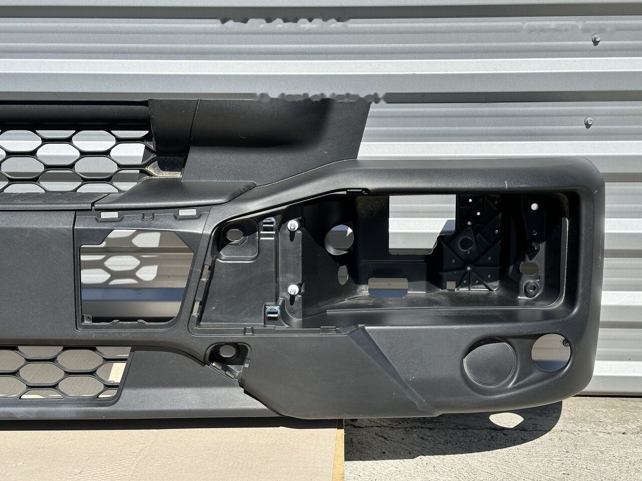 IVECO EUROCARGO 5801696199 IVECO 5801696199 - Pare-chocs pour Camion: photos 3 IVECO EUROCARGO 5801696199 IVECO 5801696199 - Pare-chocs pour Camion: photos 3
