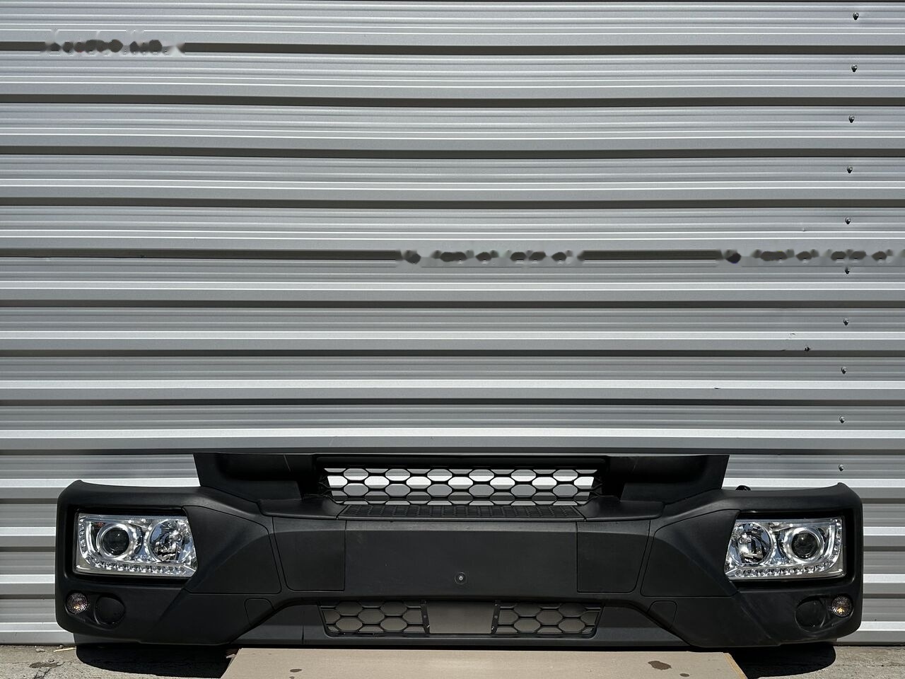 IVECO EUROCARGO STRALIS 5801696199 / 5801745452 / 5801745449 - Pare-chocs pour Camion: photos 1 IVECO EUROCARGO STRALIS 5801696199 / 5801745452 / 5801745449 - Pare-chocs pour Camion: photos 1