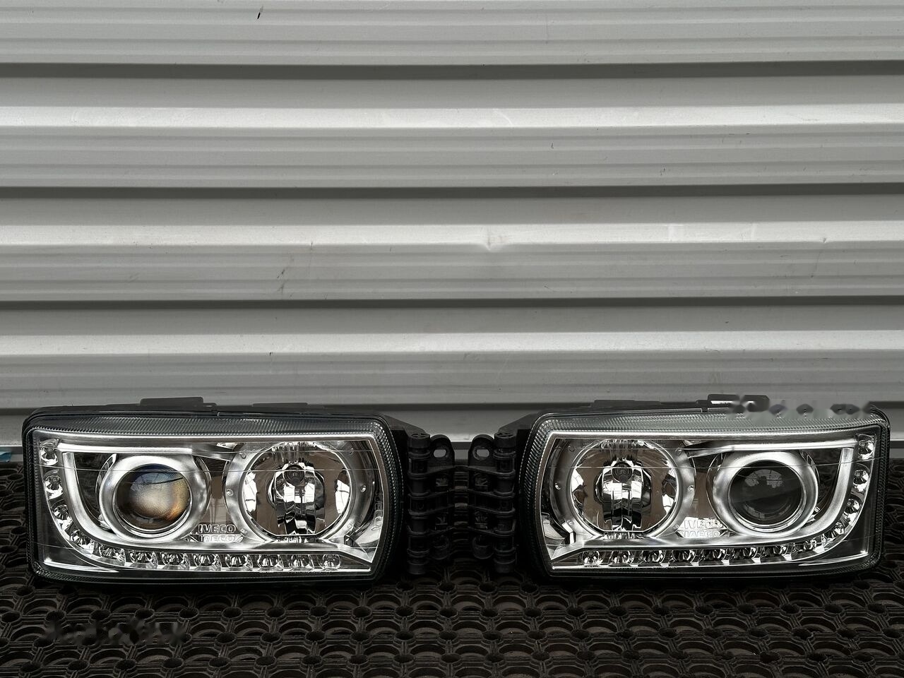 IVECO STRALIS / EUROCARGO 5801745452 / 5801745449 IVECO 5801745452 / 5801745449 truck - Feu avant pour Camion: photos 1 IVECO STRALIS / EUROCARGO 5801745452 / 5801745449 IVECO 5801745452 / 5801745449 truck - Feu avant pour Camion: photos 1