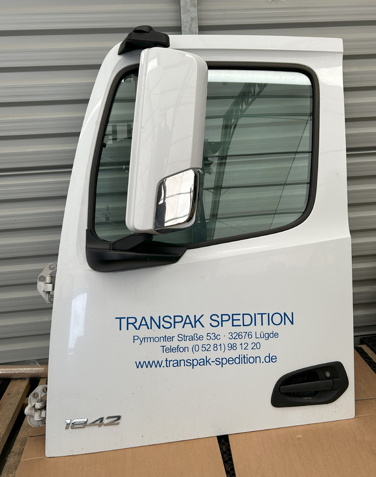 MERCEDES ACTROS MP4 DOOR LEFT WITH MIRROR - Portière et pièces: photos 1 MERCEDES ACTROS MP4 DOOR LEFT WITH MIRROR - Portière et pièces: photos 1