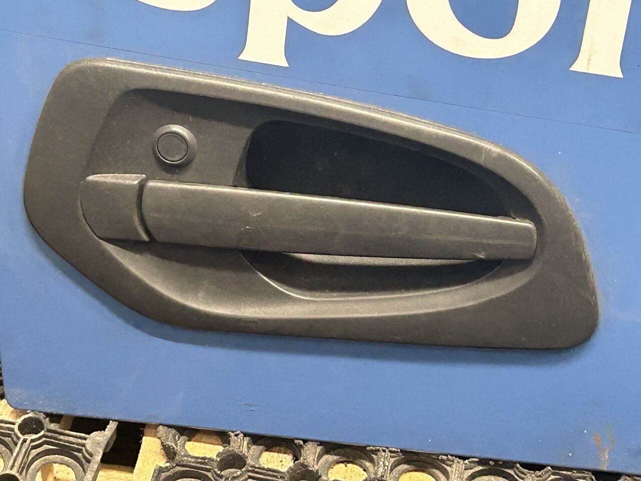 MERCEDES ACTROS MP4 DOOR RIGHT EITH RAMP MIRROR - Portière et pièces: photos 2 MERCEDES ACTROS MP4 DOOR RIGHT EITH RAMP MIRROR - Portière et pièces: photos 2