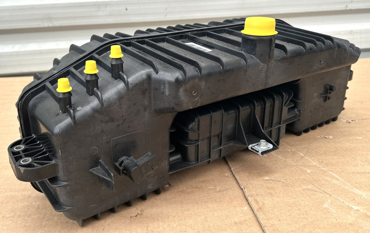 MERCEDES COOLANT EXPANSION TANK AROCS ACTROS MP4 MP5 - Vase d'expansion: photos 4 MERCEDES COOLANT EXPANSION TANK AROCS ACTROS MP4 MP5 - Vase d'expansion: photos 4