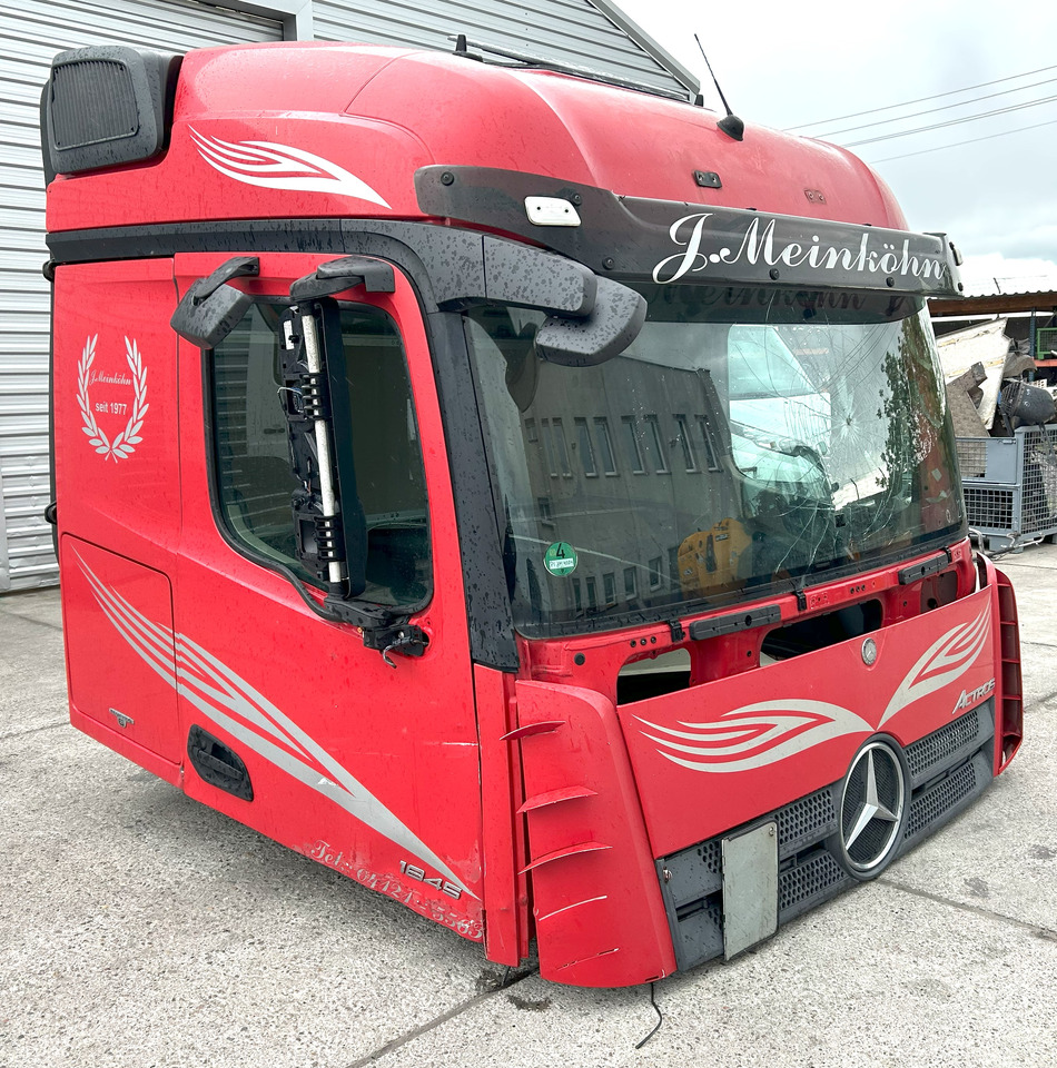 Mercedes Actros MP4 L StreamSpace 2,50 - Cabine: photos 1 Mercedes Actros MP4 L StreamSpace 2,50 - Cabine: photos 1