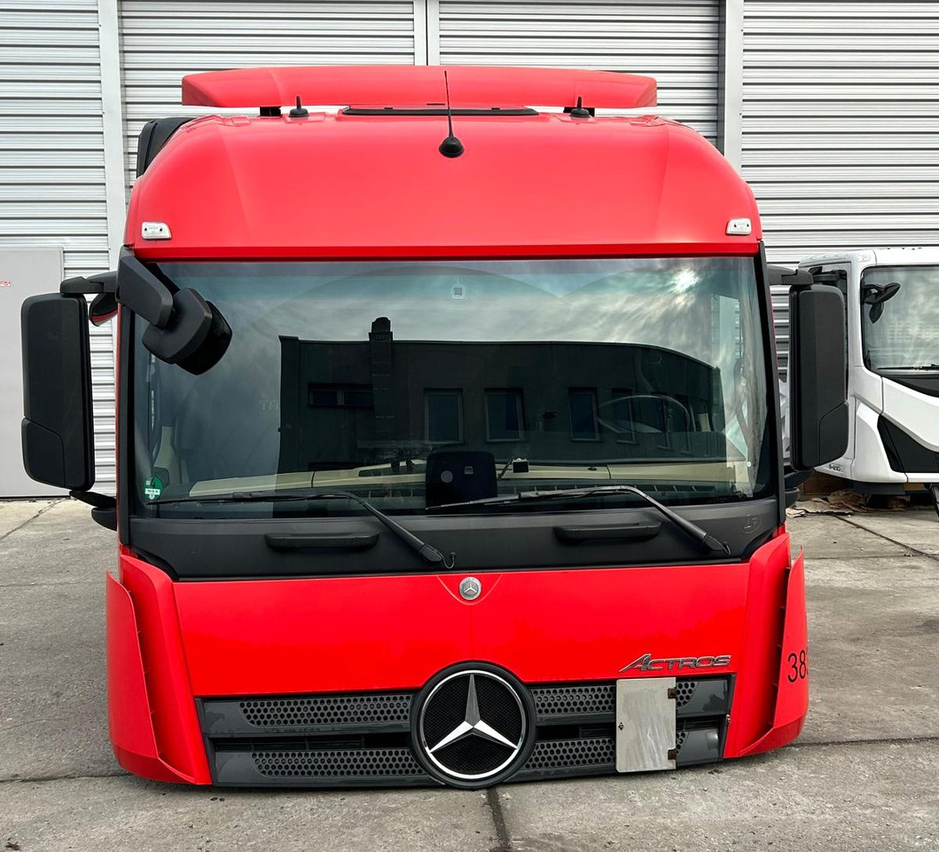 Mercedes Actros MP4 - Cabine: photos 1 Mercedes Actros MP4 - Cabine: photos 1