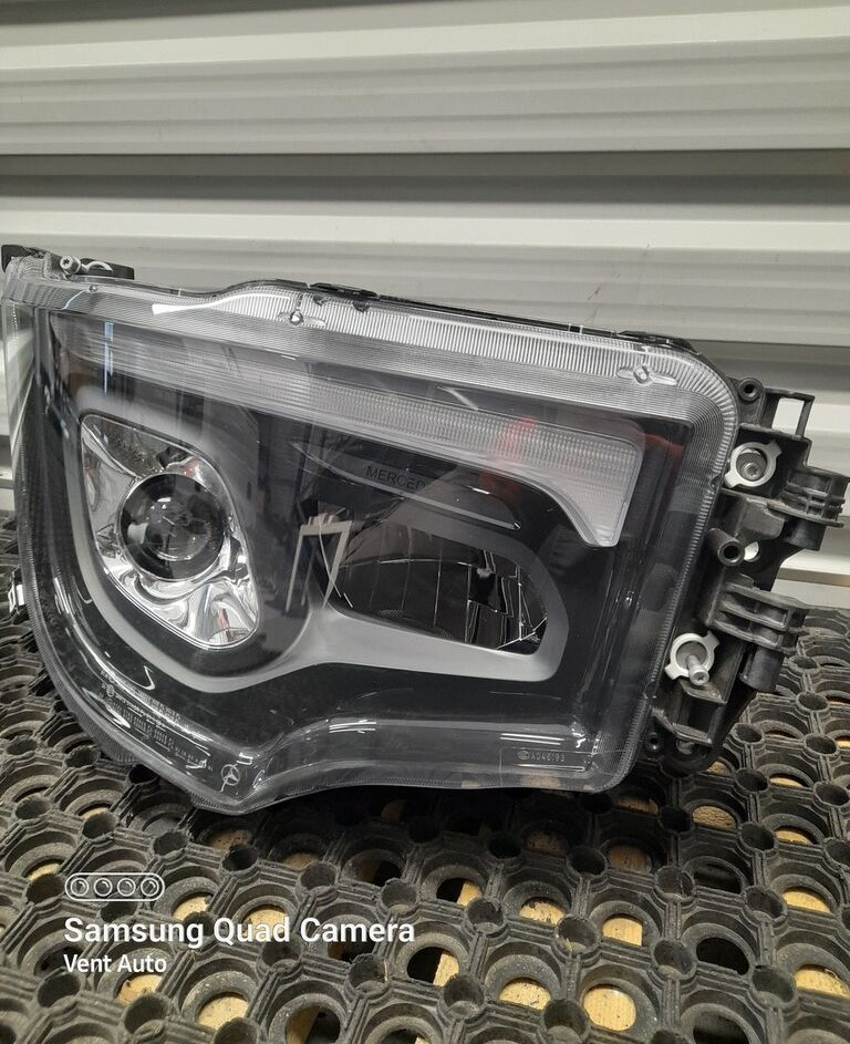 Mercedes-Benz A9618203159 Mercedes-Benz ACTROS MP4 MP5 truck - Feu avant pour Camion: photos 1 Mercedes-Benz A9618203159 Mercedes-Benz ACTROS MP4 MP5 truck - Feu avant pour Camion: photos 1