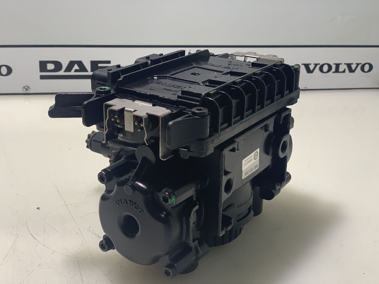 Mercedes-Benz ACTROS 4801050060 Mercedes-Benz ACTROS truck - Valve de frein pour Camion: photos 2 Mercedes-Benz ACTROS 4801050060 Mercedes-Benz ACTROS truck - Valve de frein pour Camion: photos 2