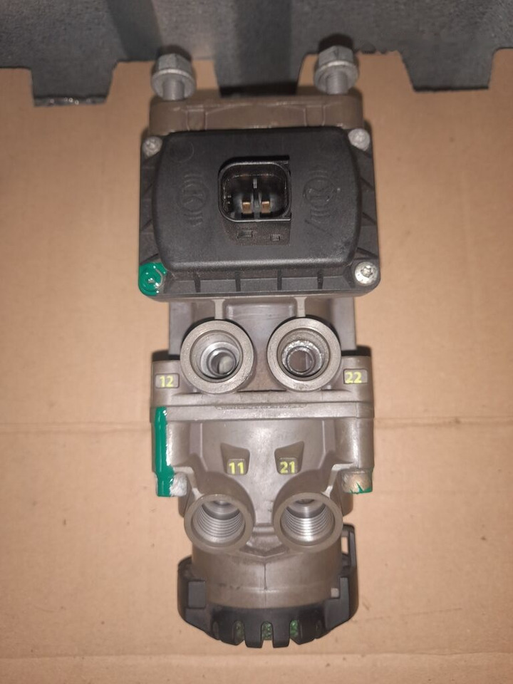 Mercedes-Benz ACTROS MP4 A0044311506 Mercedes-Benz - Valve de frein pour Camion: photos 3 Mercedes-Benz ACTROS MP4 A0044311506 Mercedes-Benz - Valve de frein pour Camion: photos 3