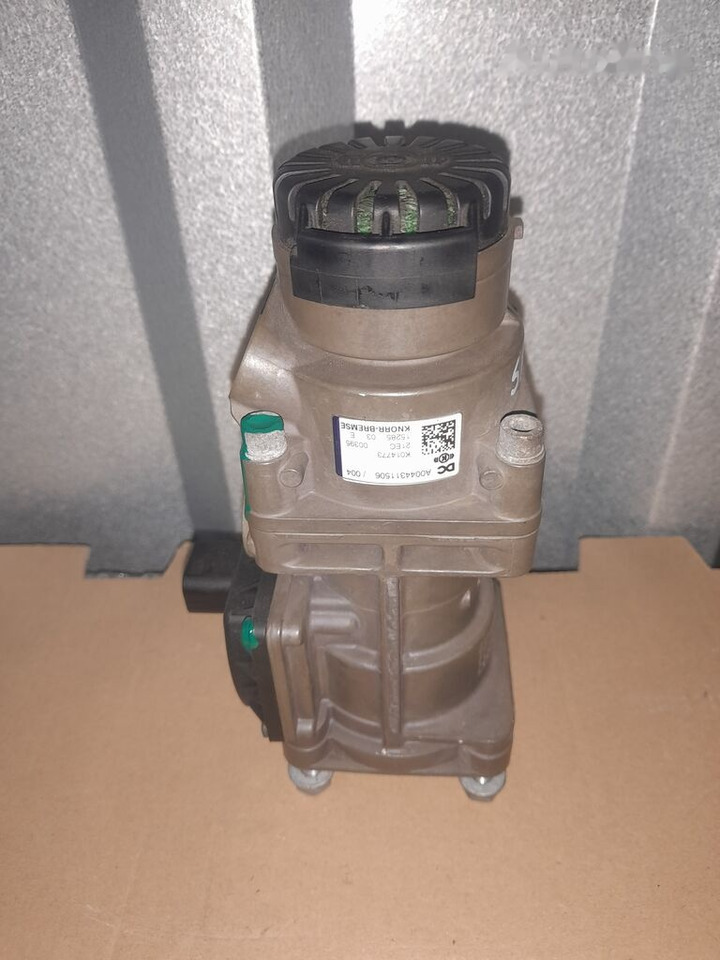 Mercedes-Benz ACTROS MP4 A0044311506 Mercedes-Benz - Valve de frein pour Camion: photos 2 Mercedes-Benz ACTROS MP4 A0044311506 Mercedes-Benz - Valve de frein pour Camion: photos 2