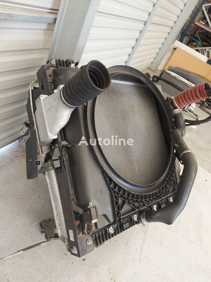 Mercedes-Benz ACTROS MP4 truck - Radiateur pour Camion: photos 1 Mercedes-Benz ACTROS MP4 truck - Radiateur pour Camion: photos 1