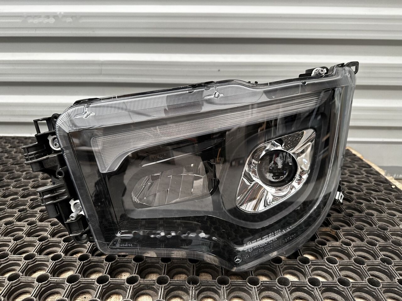 Mercedes-Benz LED ACTROS AROCS MP5 Mercedes-Benz ACTROS MP4 - Feu avant pour Camion: photos 2 Mercedes-Benz LED ACTROS AROCS MP5 Mercedes-Benz ACTROS MP4 - Feu avant pour Camion: photos 2
