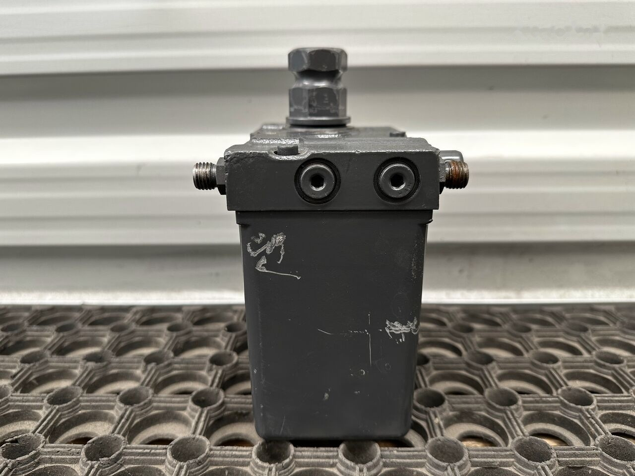 POMPKA PODNOSZENIA KABINY A9605530001 ACTROS MP4 Mercedes-Benz ACTROS MP4 A9605530001 truck - Pompe hydraulique pour Camion: photos 3 POMPKA PODNOSZENIA KABINY A9605530001 ACTROS MP4 Mercedes-Benz ACTROS MP4 A9605530001 truck - Pompe hydraulique pour Camion: photos 3