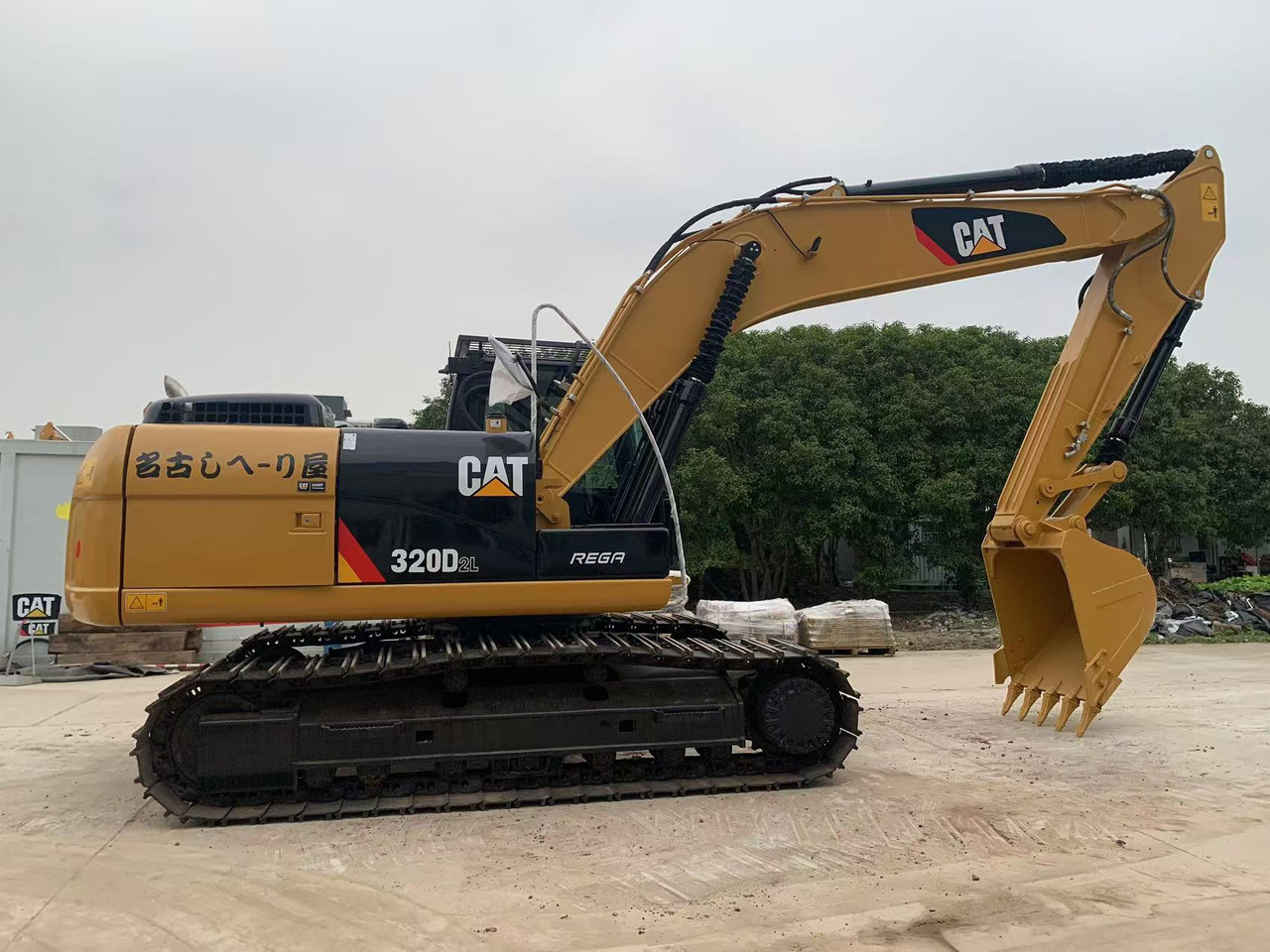 Caterpillar 320D, 323D Secondhand Excavator with Mechanical Engine - Pelle sur chenille: photos 1 Caterpillar 320D, 323D Secondhand Excavator with Mechanical Engine - Pelle sur chenille: photos 1