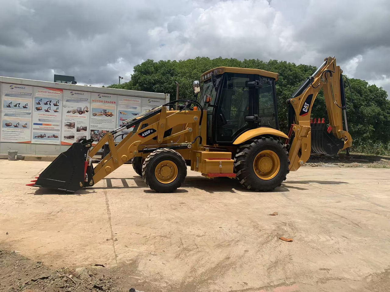 Caterpillar 420F, 420F2 Backhoe Loader with Telescopic Boom - Tractopelle: photos 1 Caterpillar 420F, 420F2 Backhoe Loader with Telescopic Boom - Tractopelle: photos 1