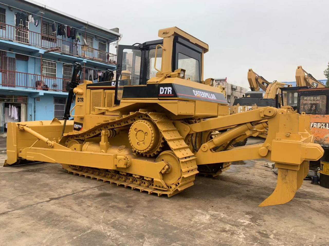 Caterpillar Bulldozer CAT D7R, D7G, D7H Secondhand Condition - Bulldozer: photos 2 Caterpillar Bulldozer CAT D7R, D7G, D7H Secondhand Condition - Bulldozer: photos 2