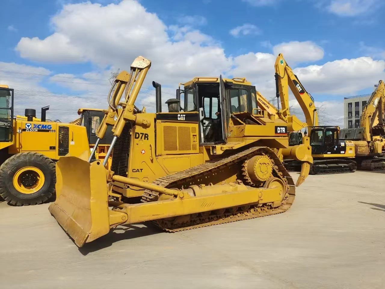 Caterpillar Secondhand Bulldozer CAT D7R Japan Origin Tracked Tractor - Bulldozer: photos 5 Caterpillar Secondhand Bulldozer CAT D7R Japan Origin Tracked Tractor - Bulldozer: photos 5