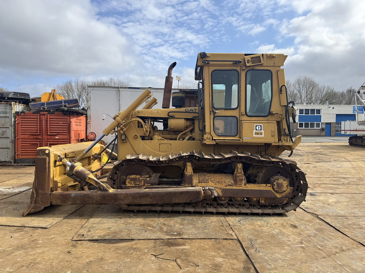 Caterpillar Used Bulldozer CAT D6D Good Price Tracked Tractor - Bulldozer: photos 1 Caterpillar Used Bulldozer CAT D6D Good Price Tracked Tractor - Bulldozer: photos 1