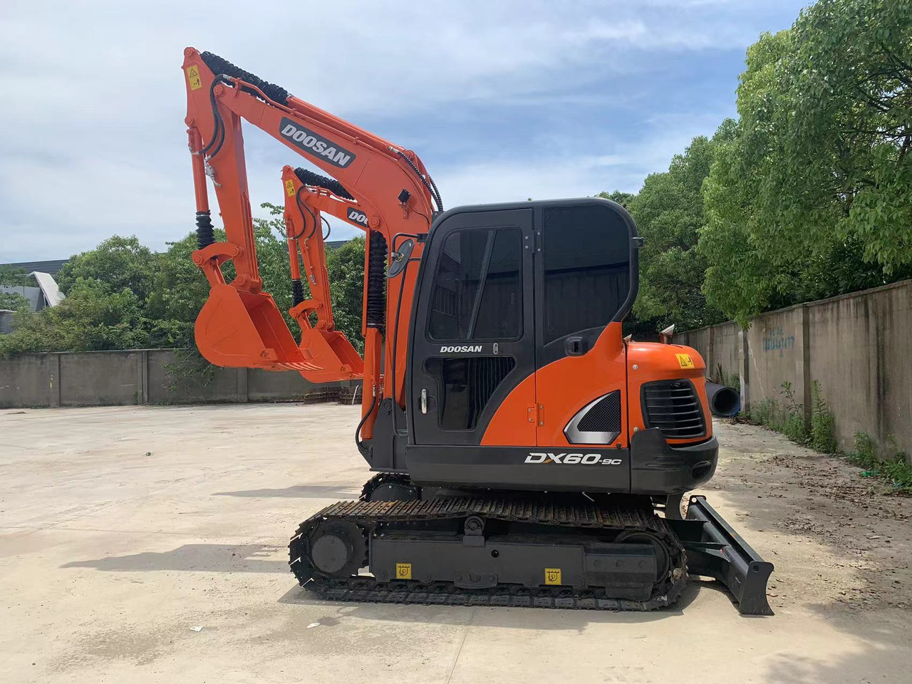 DOOSAN DX60 Good price 6 ton Small Excavator - Pelle sur chenille: photos 1 DOOSAN DX60 Good price 6 ton Small Excavator - Pelle sur chenille: photos 1