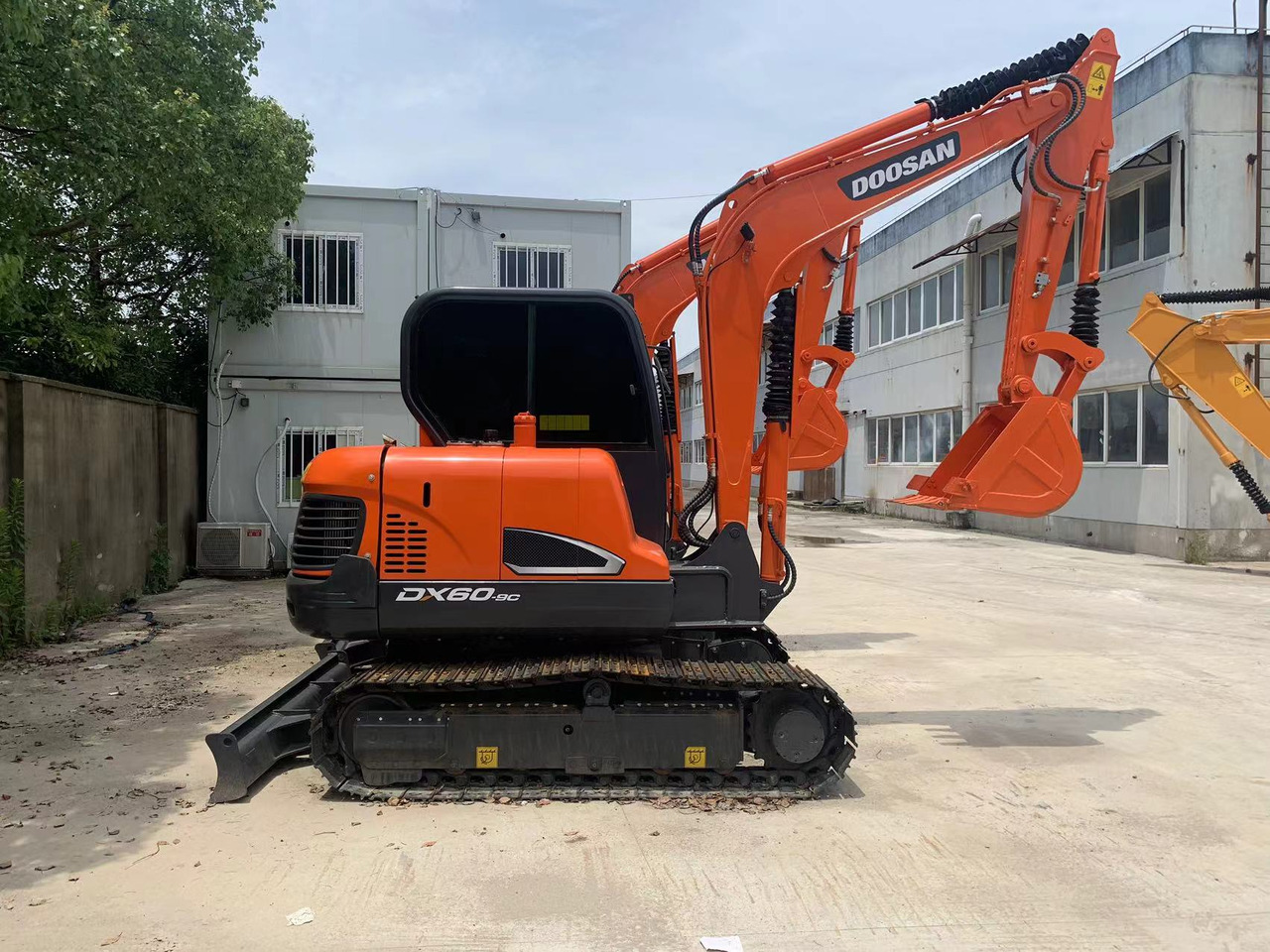 DOOSAN DX60 Good price 6 ton Small Excavator - Pelle sur chenille: photos 4 DOOSAN DX60 Good price 6 ton Small Excavator - Pelle sur chenille: photos 4