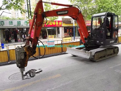 Fairly Used 5 Ton Mini Excavator Doosan Dh55 Excavator with Hydraulic Hammer for Sale - Pelle sur chenille: photos 1 Fairly Used 5 Ton Mini Excavator Doosan Dh55 Excavator with Hydraulic Hammer for Sale - Pelle sur chenille: photos 1