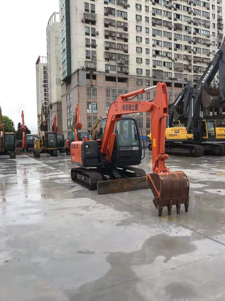 Hitachi 6 ton Hydraulic Excavator ZX60 Good Price - Pelle sur chenille: photos 2 Hitachi 6 ton Hydraulic Excavator ZX60 Good Price - Pelle sur chenille: photos 2