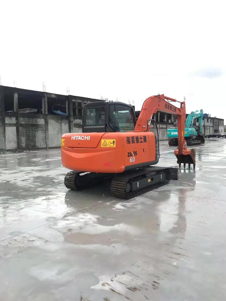 Hitachi 6 ton Hydraulic Excavator ZX60 Good Price - Pelle sur chenille: photos 3 Hitachi 6 ton Hydraulic Excavator ZX60 Good Price - Pelle sur chenille: photos 3