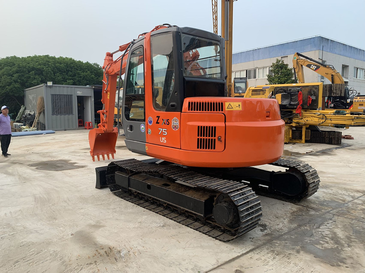 Hitachi Tracked Excavator ZX75 with Blade Dozer - Pelle sur chenille: photos 2 Hitachi Tracked Excavator ZX75 with Blade Dozer - Pelle sur chenille: photos 2