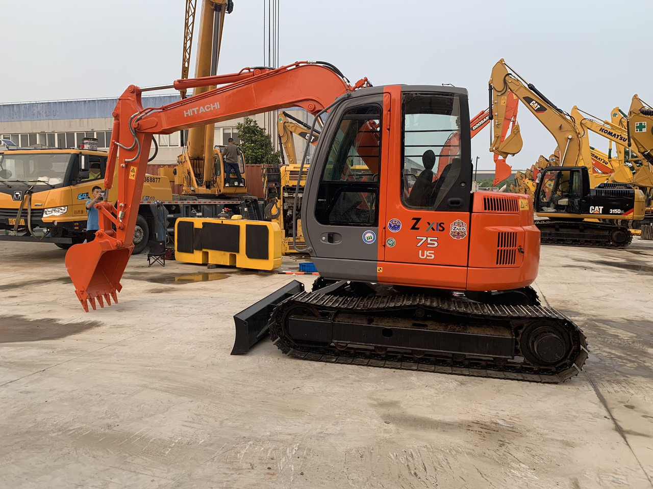 Hitachi Tracked Excavator ZX75 with Blade Dozer - Pelle sur chenille: photos 3 Hitachi Tracked Excavator ZX75 with Blade Dozer - Pelle sur chenille: photos 3