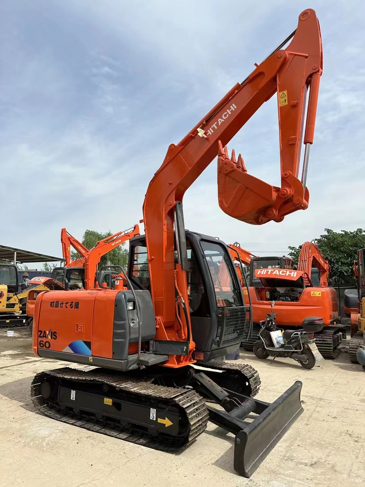 Hitachi ZX60 Mini Excavator Cheap Machine - Pelle sur chenille: photos 1 Hitachi ZX60 Mini Excavator Cheap Machine - Pelle sur chenille: photos 1