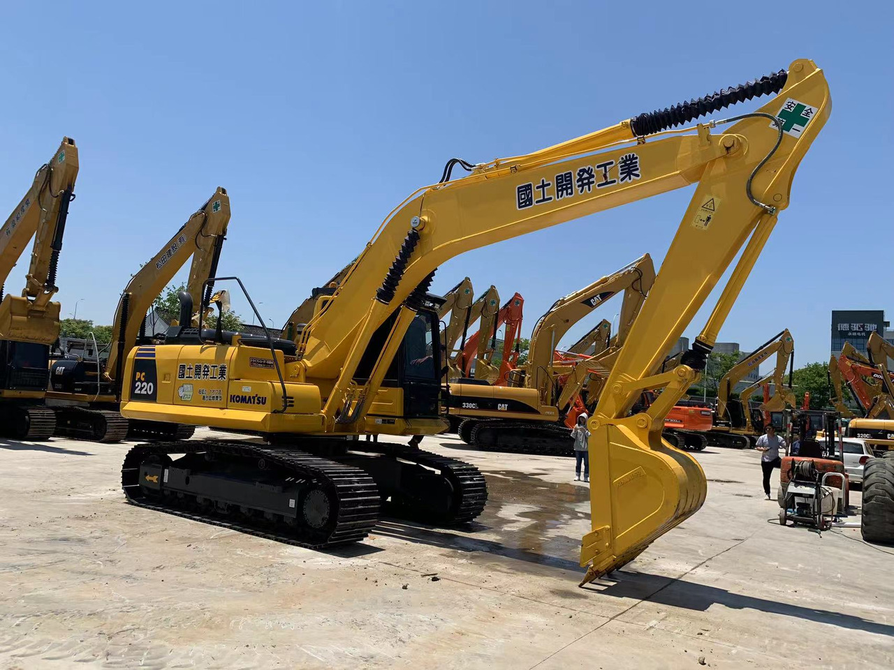 Komatsu Excavator PC220 Good Condition 22 ton Digger - Pelle sur chenille: photos 3 Komatsu Excavator PC220 Good Condition 22 ton Digger - Pelle sur chenille: photos 3