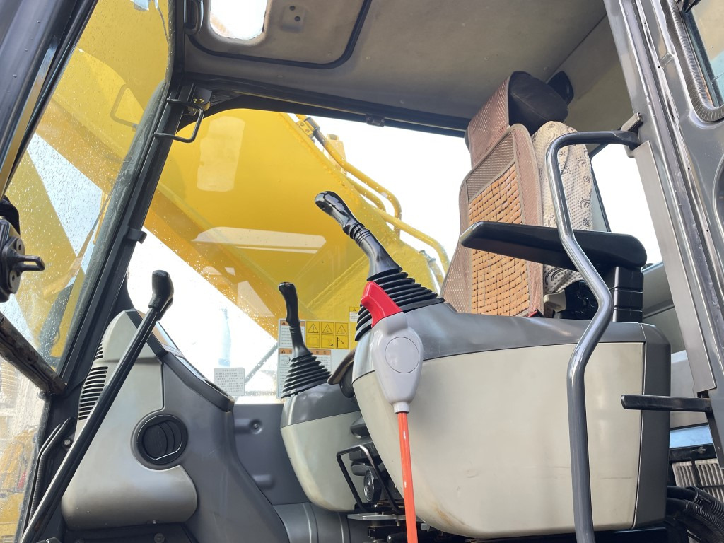 Komatsu PC400 Excavator with Original Color - Pelle sur chenille: photos 4 Komatsu PC400 Excavator with Original Color - Pelle sur chenille: photos 4