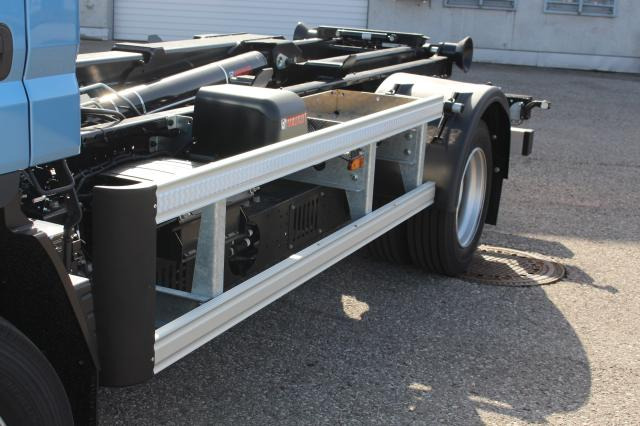 FUSO eCanter 9C18E - Camion ampliroll: photos 3 FUSO eCanter 9C18E - Camion ampliroll: photos 3