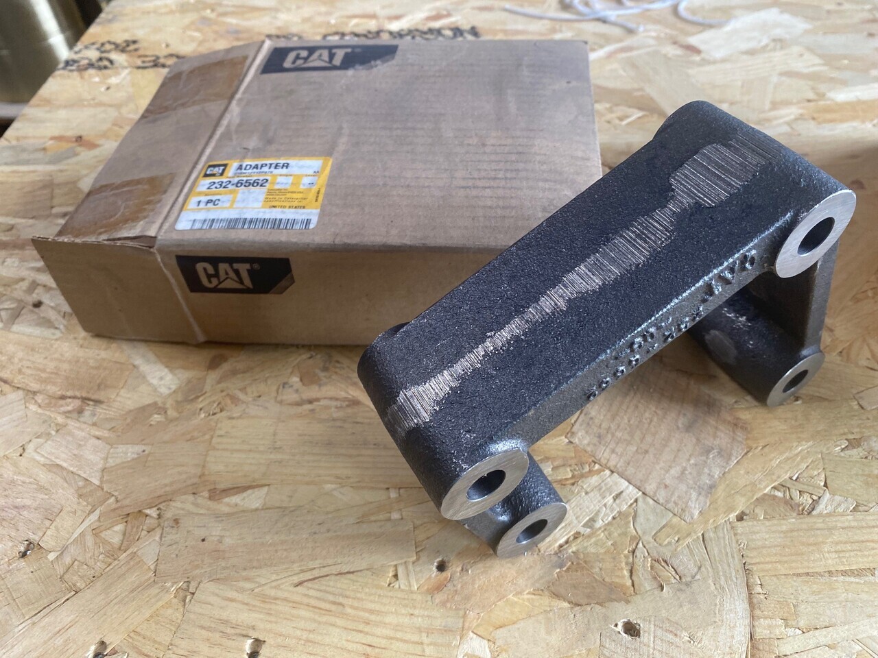 O&K Terex RH40 RH90 6015 6018 Adapter Engine C15 C18 232-6562 2326562 - Pièces de rechange: photos 1 O&K Terex RH40 RH90 6015 6018 Adapter Engine C15 C18 232-6562 2326562 - Pièces de rechange: photos 1