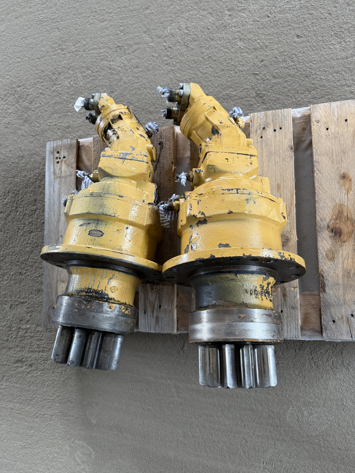 CATERPILLAR DR140 - Moteur de rotation pour Mini pelle: photos 1 CATERPILLAR DR140 - Moteur de rotation pour Mini pelle: photos 1