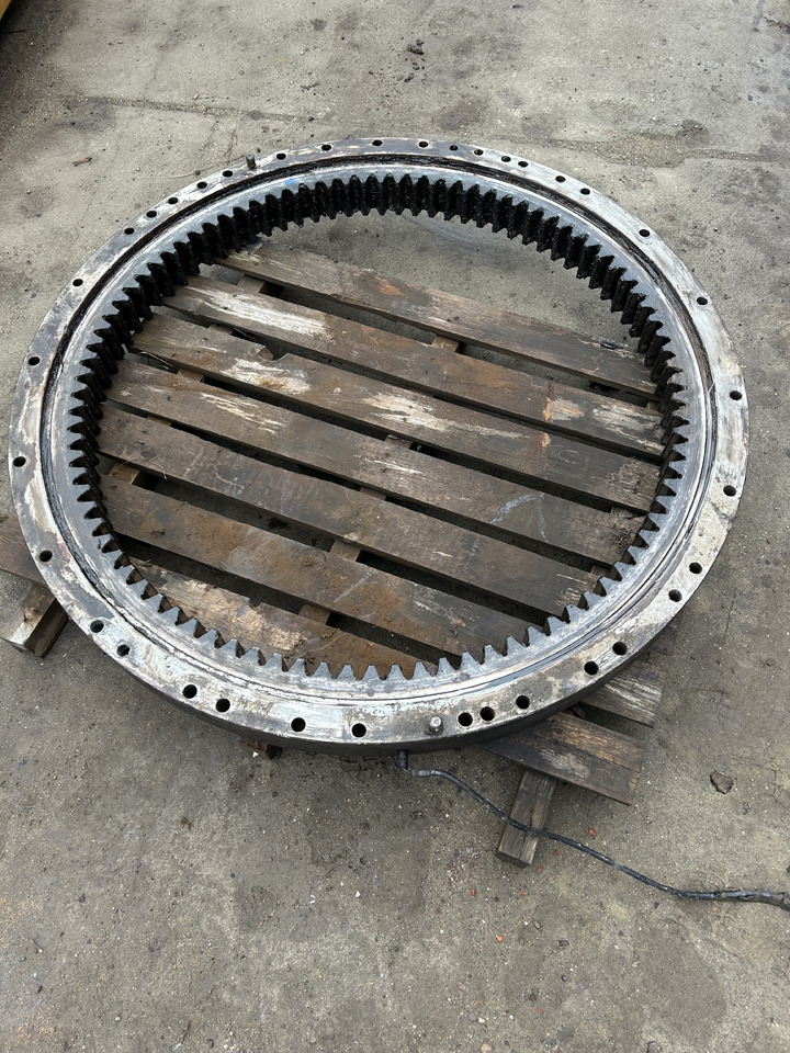 Volvo EW180C - Couronne d'orientation pour Pelle sur pneus: photos 3 Volvo EW180C - Couronne d'orientation pour Pelle sur pneus: photos 3