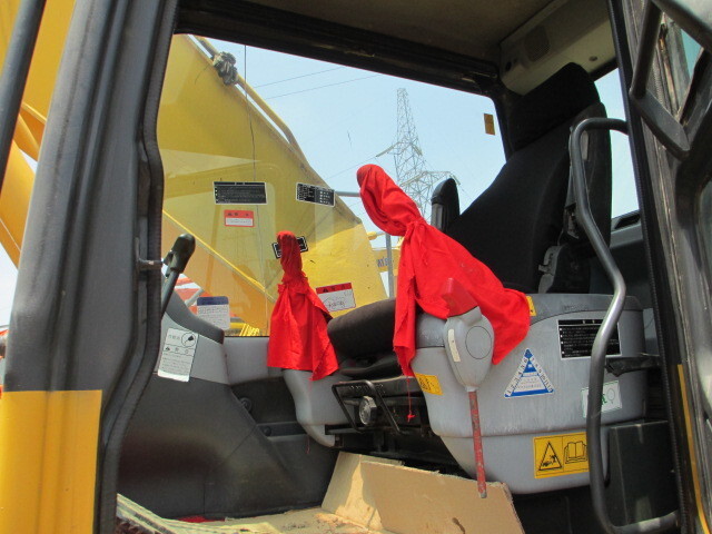 Komatsu PC200-7 - Pelle sur chenille: photos 2 Komatsu PC200-7 - Pelle sur chenille: photos 2