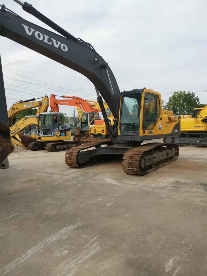 Volvo EC240BLC - Pelle sur chenille: photos 4 Volvo EC240BLC - Pelle sur chenille: photos 4