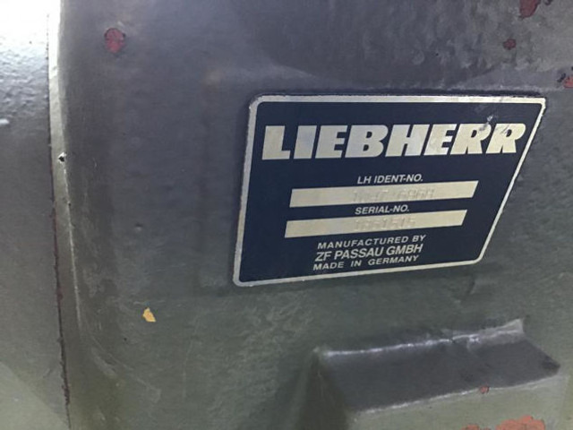 Liebherr A904C Li / A920 / A924C Li / LH30 M - Essieu avant: photos 4 Liebherr A904C Li / A920 / A924C Li / LH30 M - Essieu avant: photos 4
