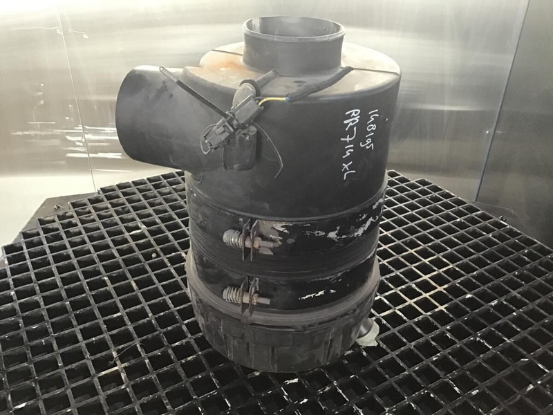 Liebherr Air Filter - Système d'admission d'air: photos 2 Liebherr Air Filter - Système d'admission d'air: photos 2