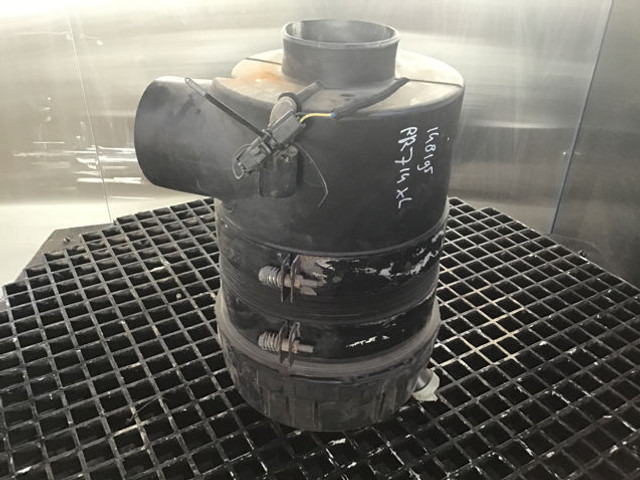 Liebherr Air Filter - Système d'admission d'air: photos 1 Liebherr Air Filter - Système d'admission d'air: photos 1