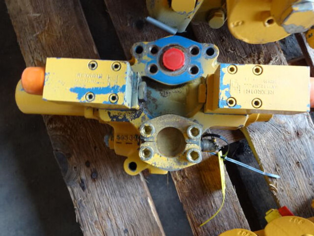 Liebherr Control Block - Valve: photos 1 Liebherr Control Block - Valve: photos 1