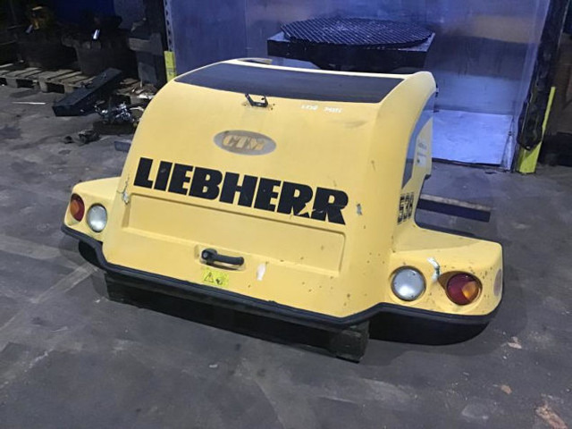 Liebherr Engine Hood - Capot: photos 1 Liebherr Engine Hood - Capot: photos 1