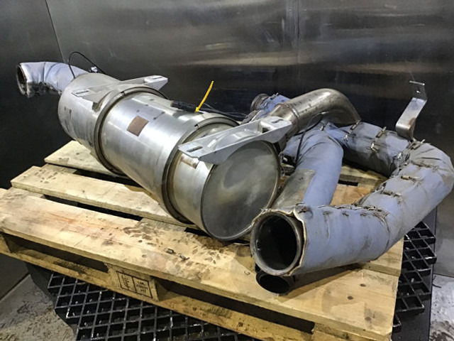Liebherr Exhaust - Silencieux: photos 3 Liebherr Exhaust - Silencieux: photos 3