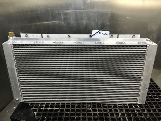 Liebherr Oil Cooler - Radiateur d'huile: photos 1 Liebherr Oil Cooler - Radiateur d'huile: photos 1