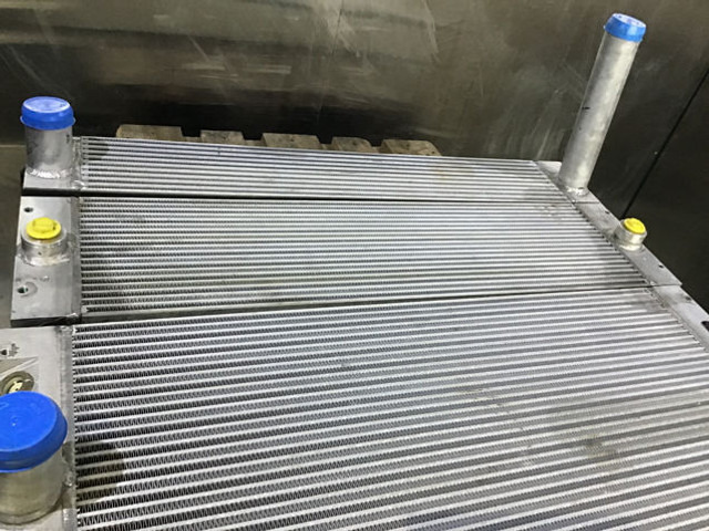 Liebherr Oil Cooler - Radiateur d'huile: photos 2 Liebherr Oil Cooler - Radiateur d'huile: photos 2