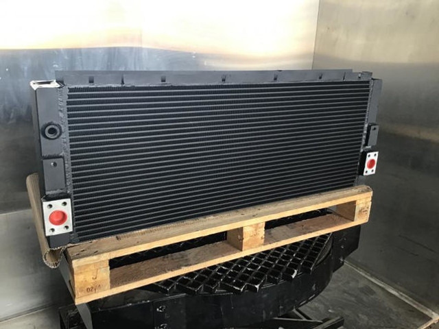 Liebherr Oilcooler - Radiateur d'huile: photos 2 Liebherr Oilcooler - Radiateur d'huile: photos 2